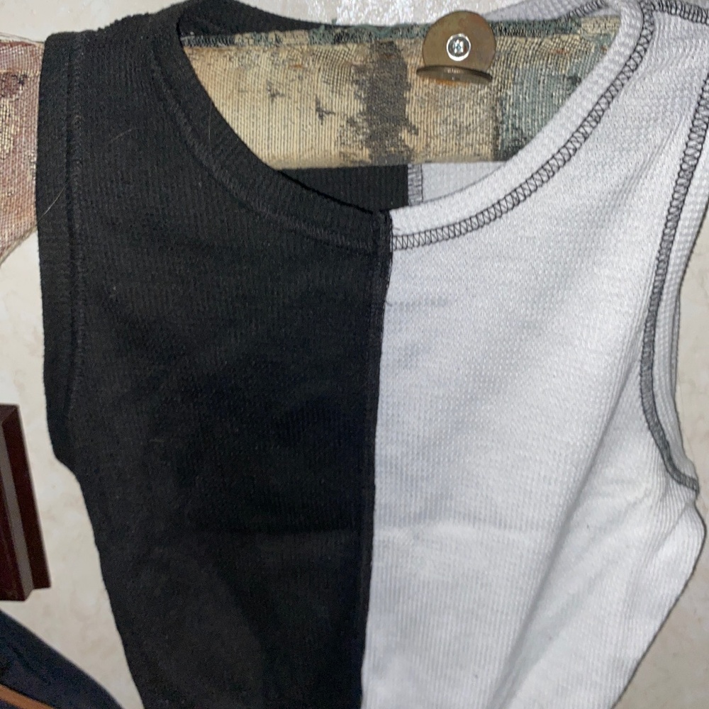 Girls tank black and White